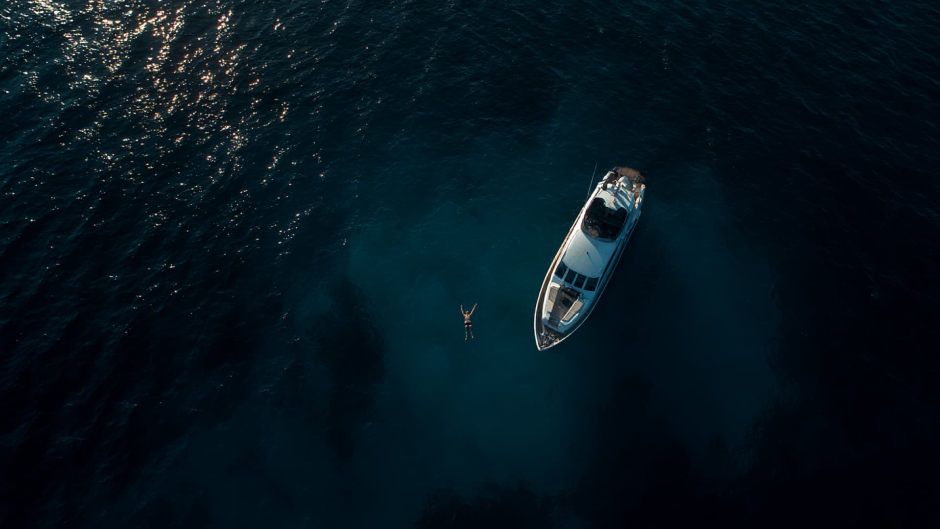 Dramatic Sardinian coastline — motor boat near limestone cliffs